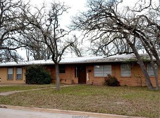 4203 Oaklawn St, Bryan, TX 77801