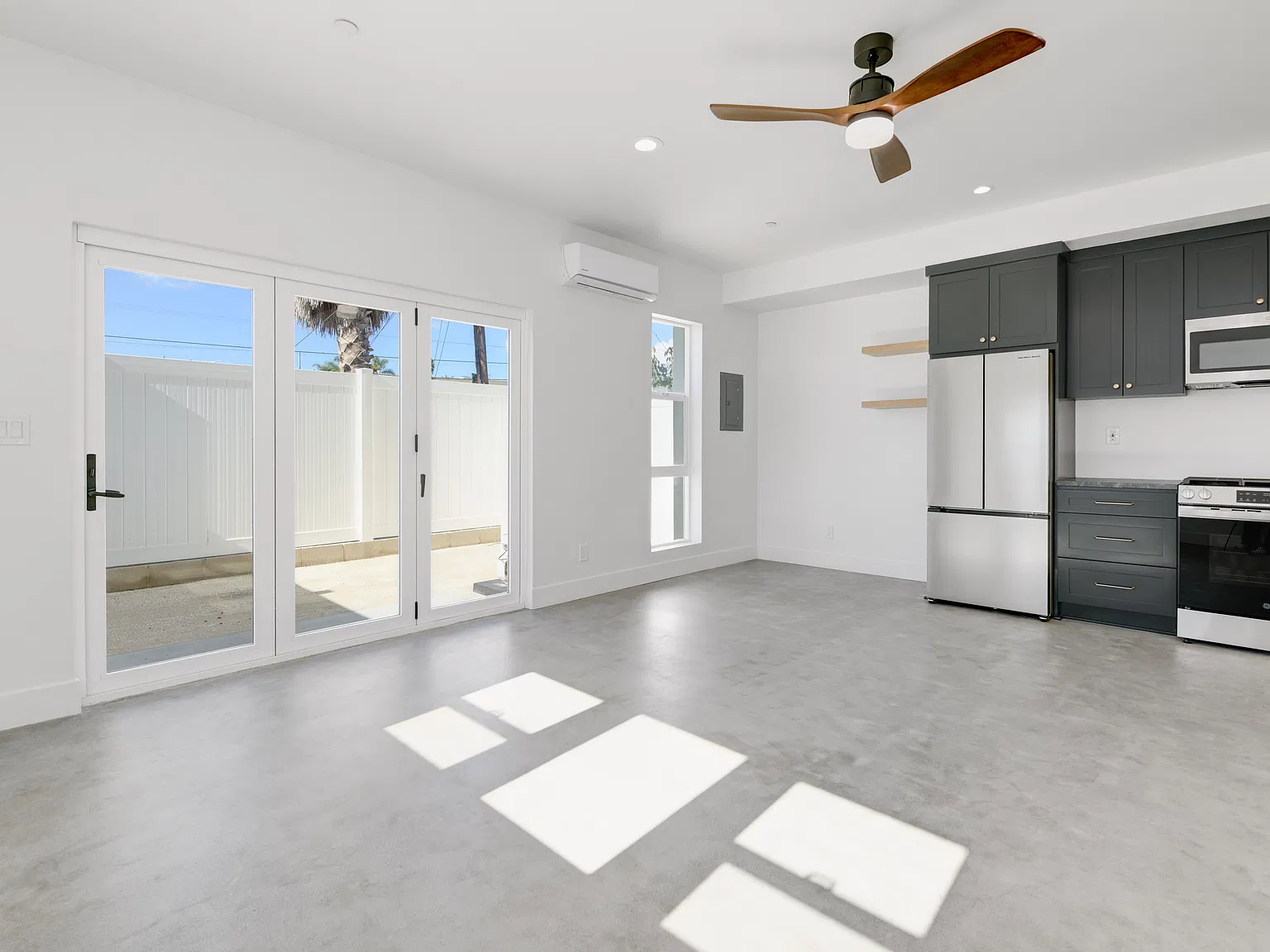 Studio, 412 sqft, $2,650 — Photo 3
