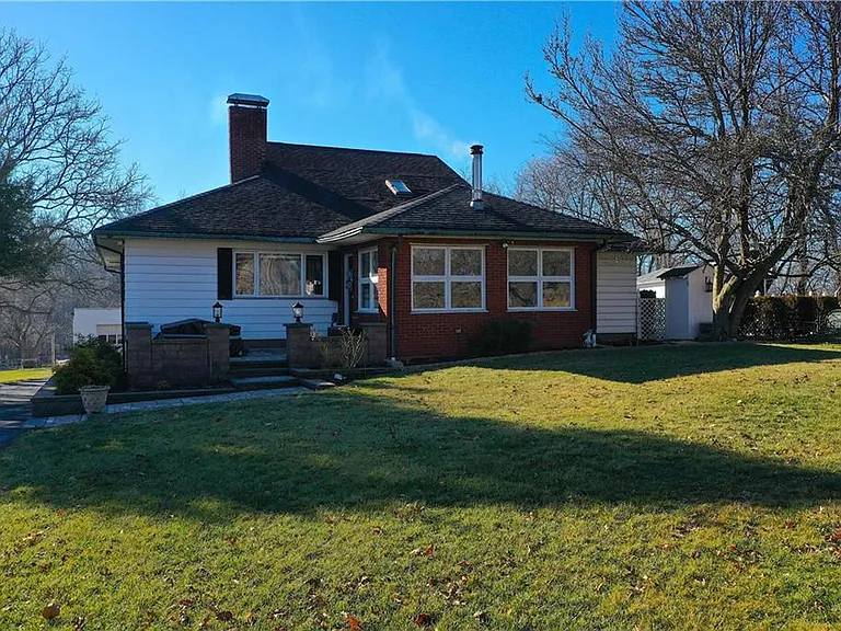 389 Prospect Rd — Photo 3