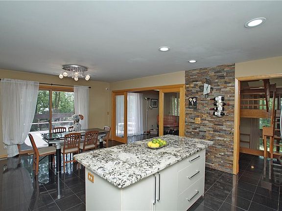 5th image of 6486 Woodhawk Dr