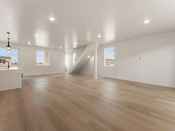 3rd image of 432 E Fiddlers Canyon Rd #124