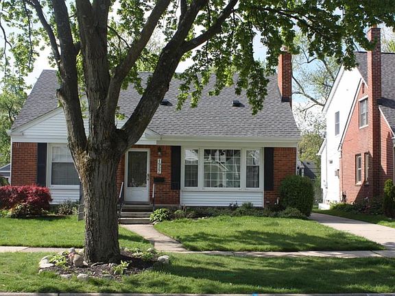 3rd image of 1927 Roseland Ave