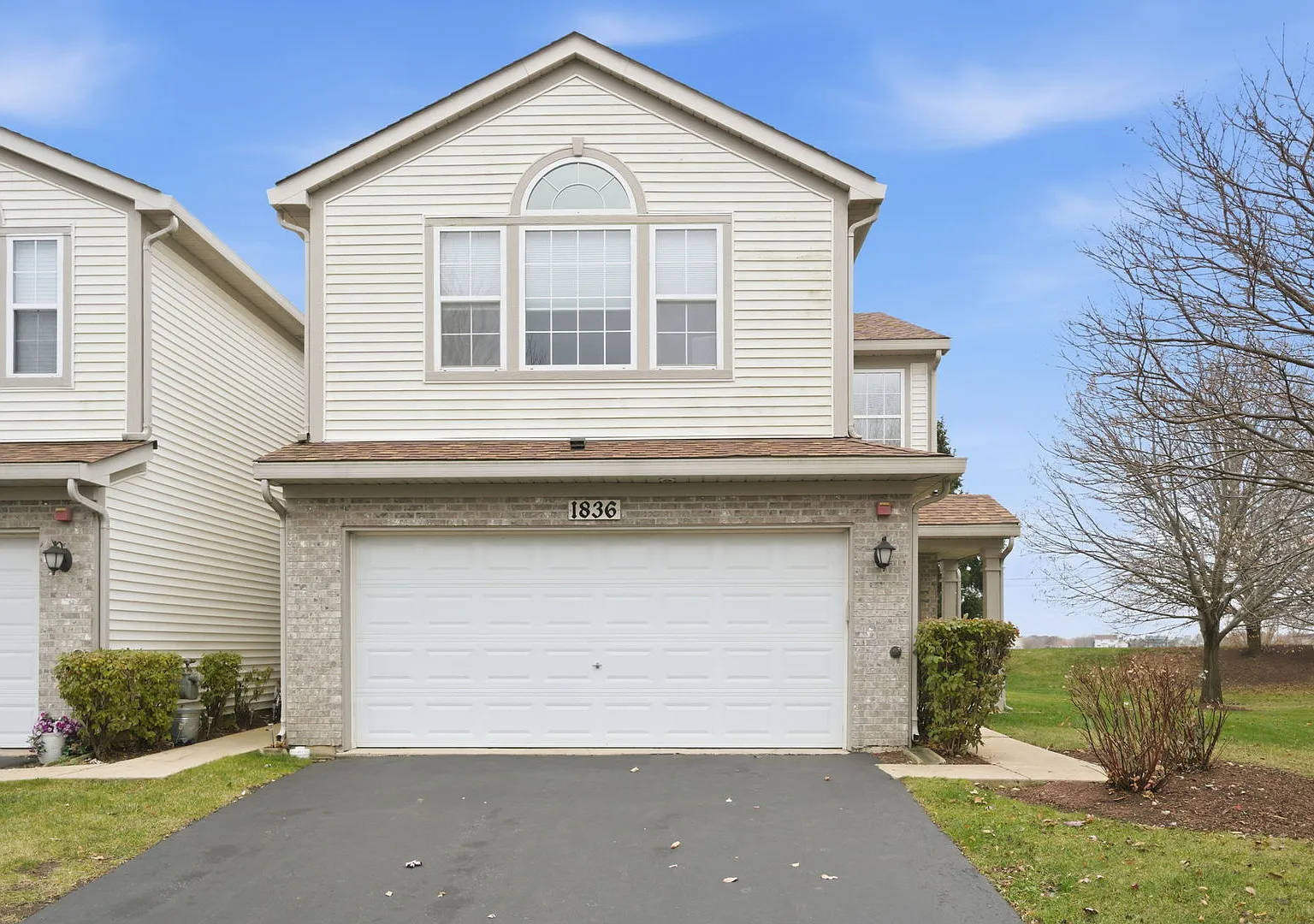 3 bed, 2.5 bath, 1794 sqft, $2,900 — Photo 2