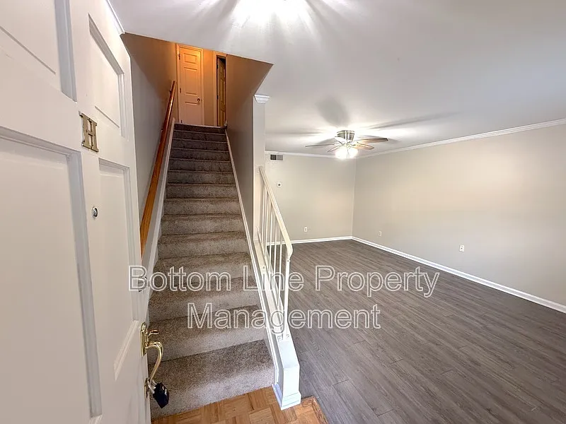 2 bed, 1.5 bath, 992 sqft, $1,795 — Photo 2