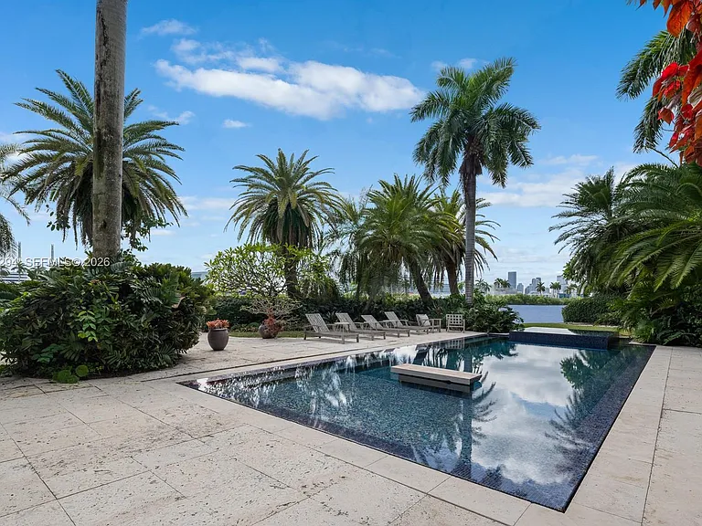 16 Palm Ave — Photo 30