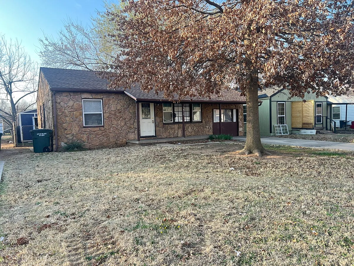 3 bed, 2.0 bath, 1155 sqft, $1,200 — Photo 3