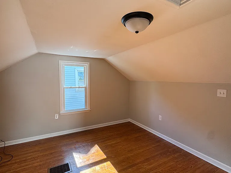 2537 W Sylvania Ave — Photo 10