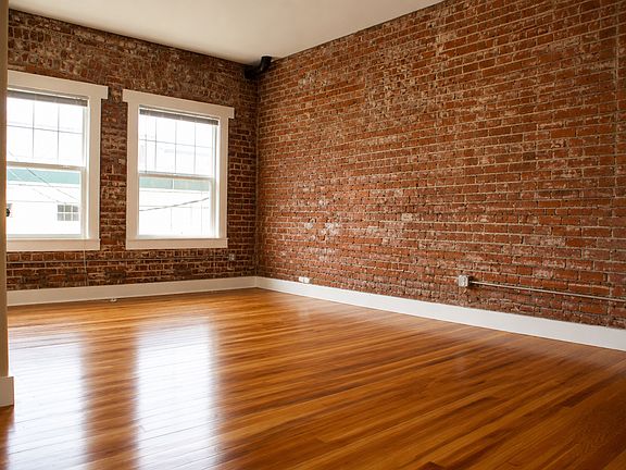 3rd image of 815 Washington St #D