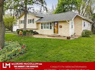 459 Carleton Ave, Glen Ellyn, IL 60137