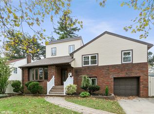 36 Rosedale Rd, Valley Stream, NY 11581