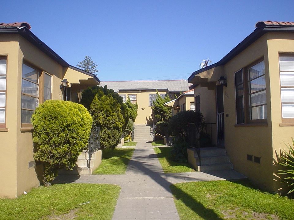 1st image of 4313 42nd St