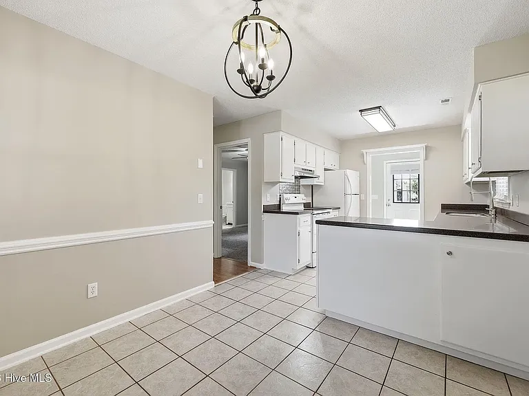 2117 Canyon Dr — Photo 32