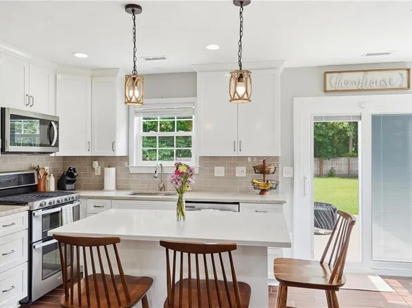 712 Woodcott Dr, Chesapeake, VA 23322