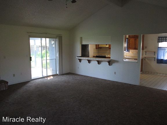 4th image of 25350 Avenue 18 3/4