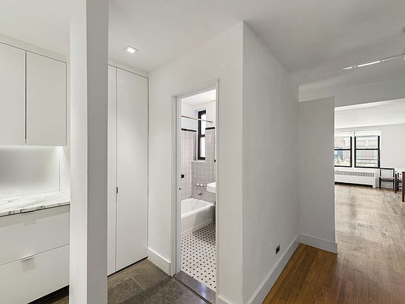 2nd image of 760 Greenwich St #4G
