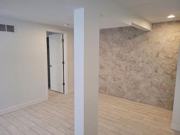 5th image of 3082 Norcott Dr #B