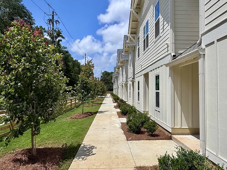 Ashland Park Townhomes — Photo 6