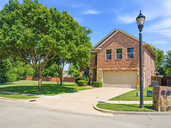 4th image of 2312 Catherine Ln