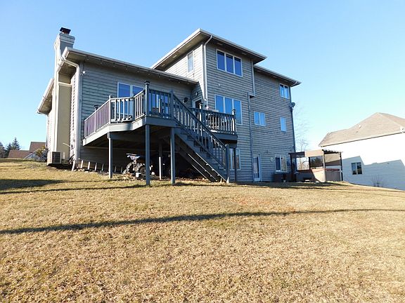 5th image of 695 Castlewood Dr