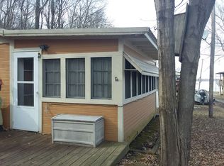 9521 F Ave, Wapello, IA 52653