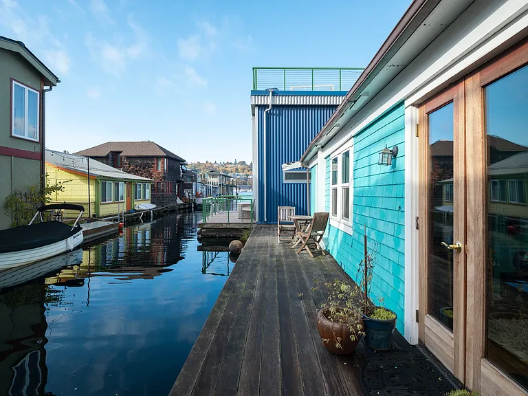 2031 Fairview Ave E #HOUSEBOAT D — Photo 1