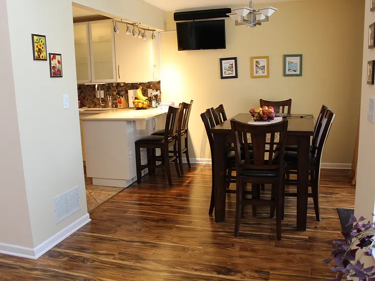 707 Kingsbridge Dr — Photo 5