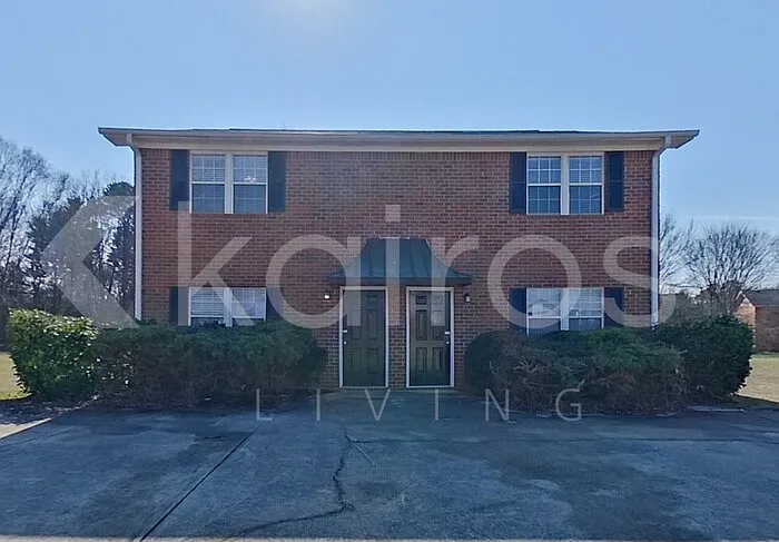 168 Deer Pkwy — Photo 1