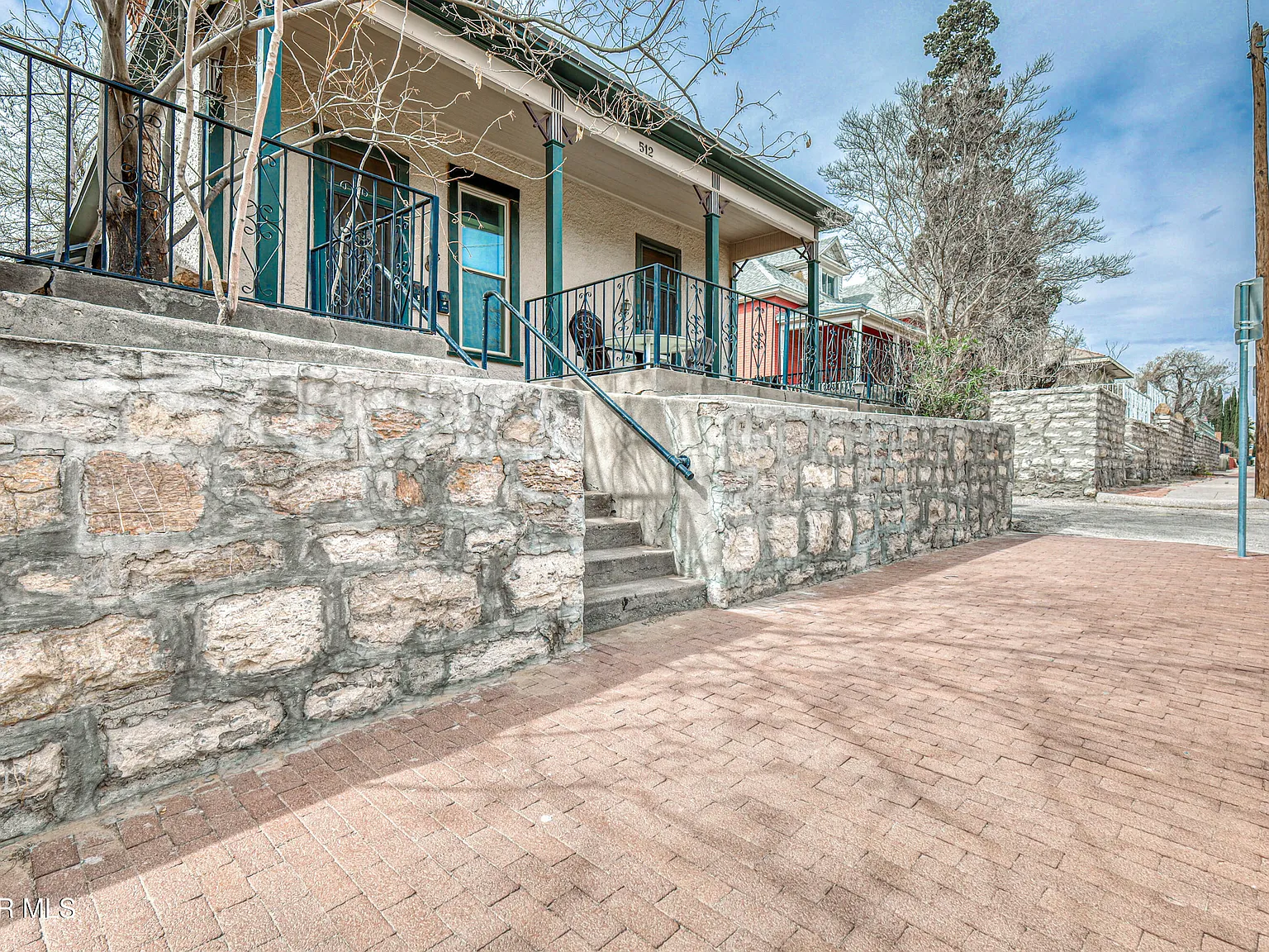 1 bed, 1.0 bath, 1073 sqft, $895 — Photo 2