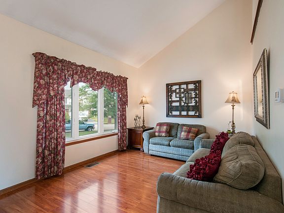 3rd image of 16610 W Montauk Dr