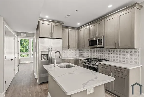 2218 N Franklin St #C — Photo 8