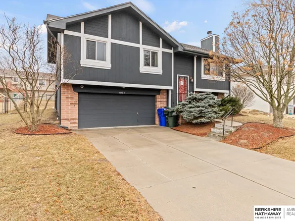 15133 Rock Creek Dr, Omaha, NE 68138