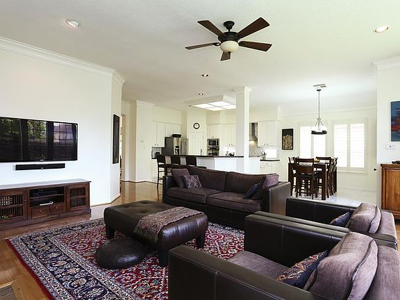 3rd image of 13915 Carriage Walk Ln