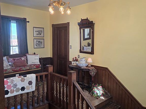 24th image of 109 Parsonage Ave