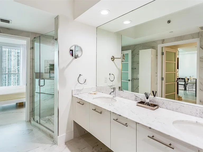 55 SE 6th St #3500 — Photo 23