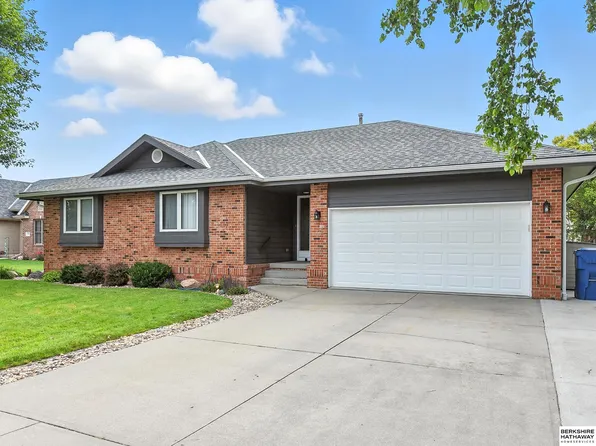 768 Day Dr, Fremont, NE 68025