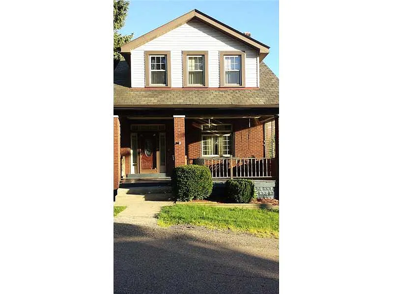 2028 Alfred St photo 1