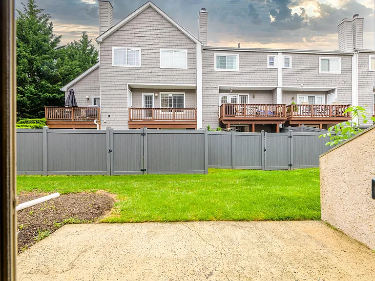 77 Bunker Hill Ct — Photo 19