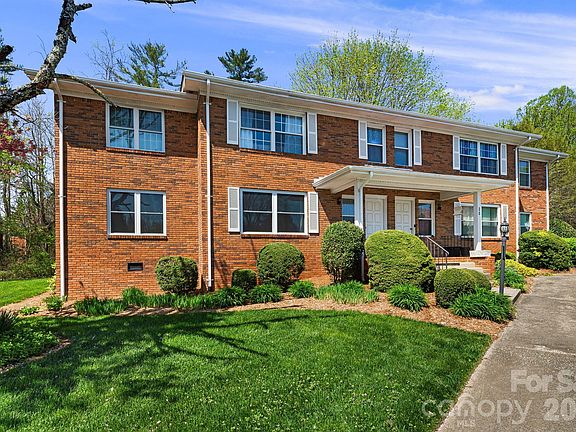 3rd image of 28 Capri Ln