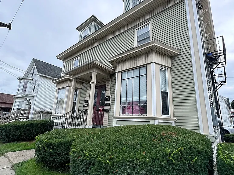 40 Amherst St #10 — Photo 10