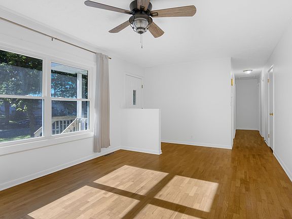4th image of 1222 Arbutus Ct
