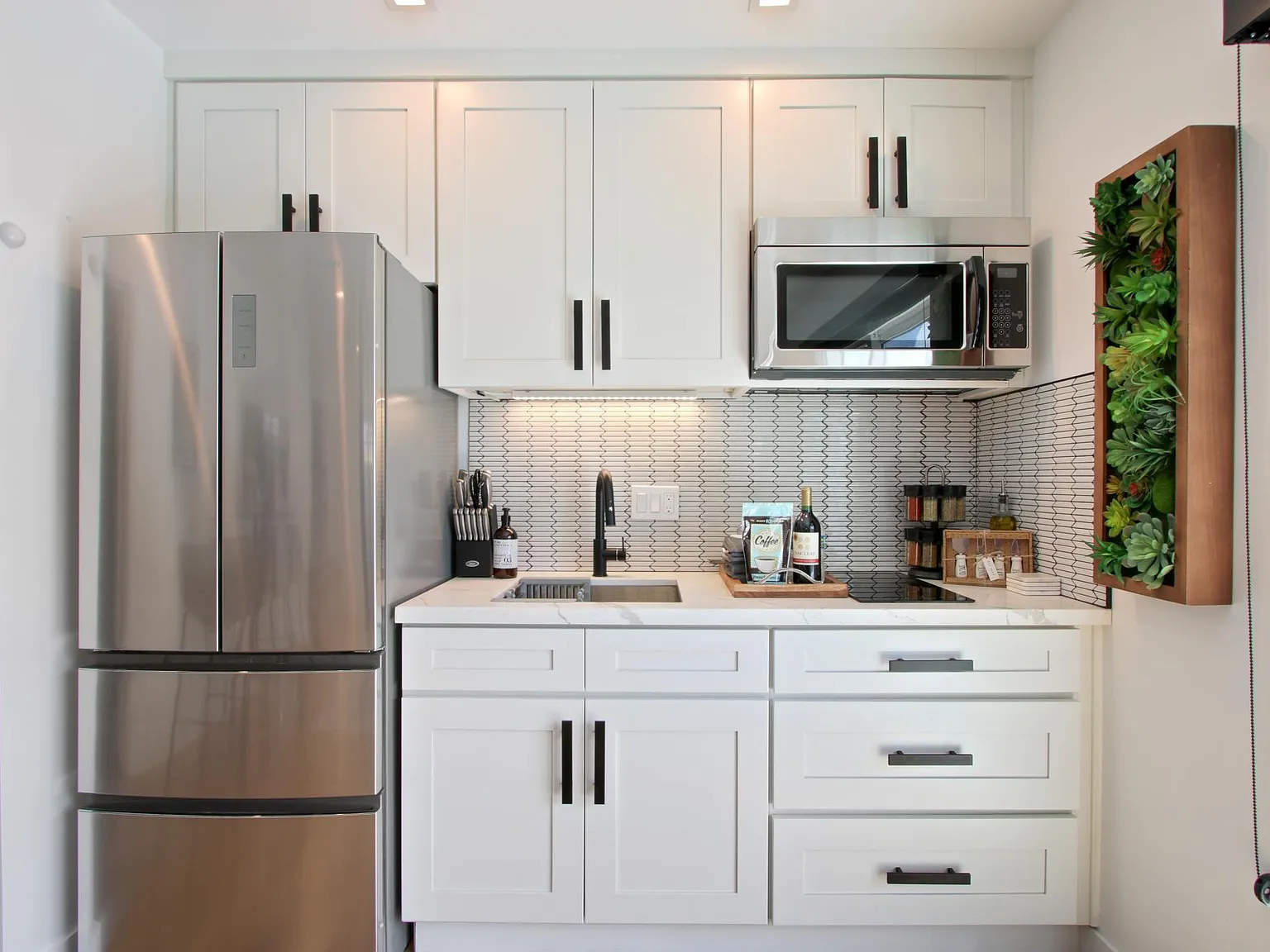 22809 Crespi St — Photo 3