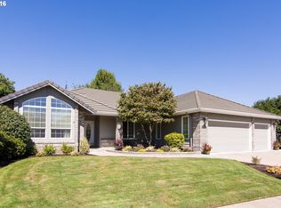 969 McKenzie Crest Dr, Springfield, OR 97477