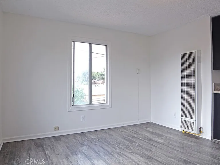 4055 1/4 Wall St — Photo 1