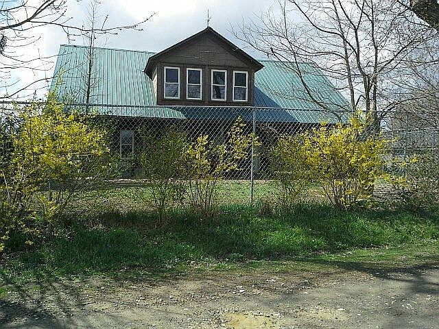 1st image of 1051 Adams Hl