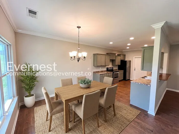 3 bed, 2.0 bath, 1650 sqft, $2,045 — Photo 4