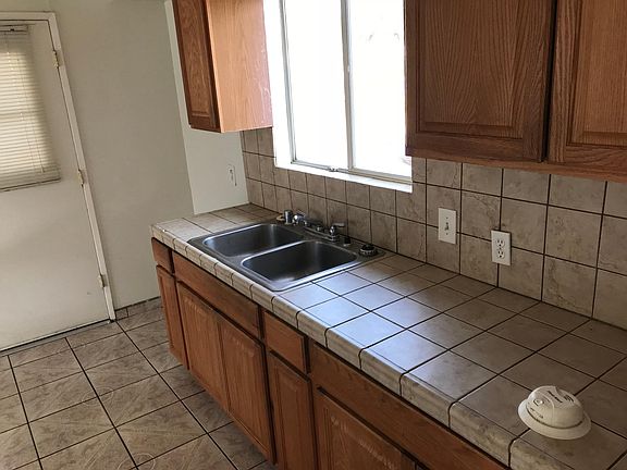 4th image of 2728 Tangerine St