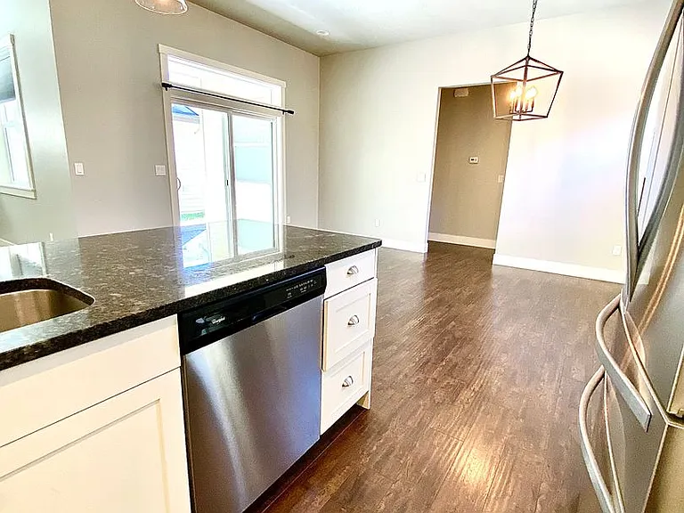 481 W Peck St — Photo 16