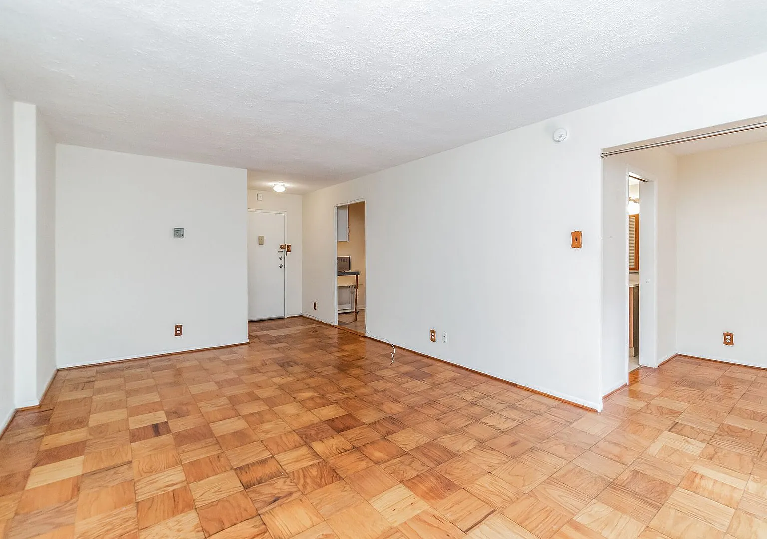 Now Available Stylish Logan Circle Condo | All Utilities Included | $1,850/month — Photo 1