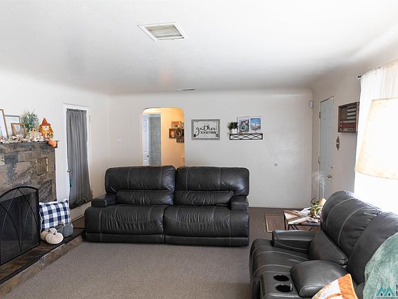 5th image of 924 N Halagueno St