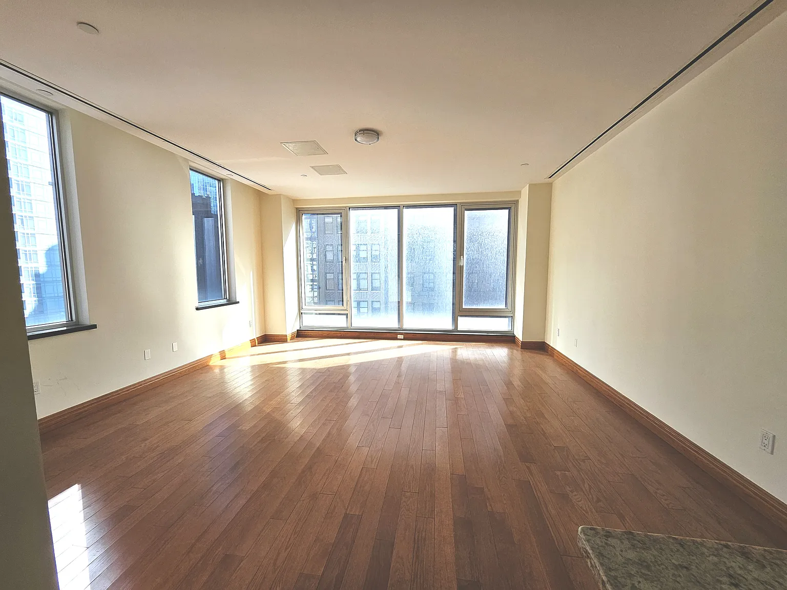 304 5th Avenue — Photo 3